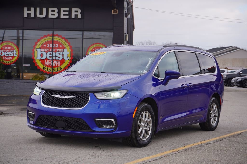 Used 2021 Chrysler Pacifica Touring image 3