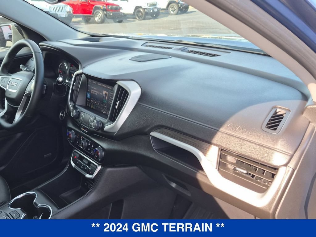Used 2024 GMC Terrain SLT w/ Infotainment Package II AWD/4WD image 33