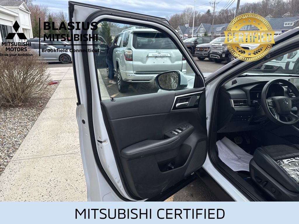 Used 2024 Mitsubishi Outlander 4WD Plug-In Hybrid image 9