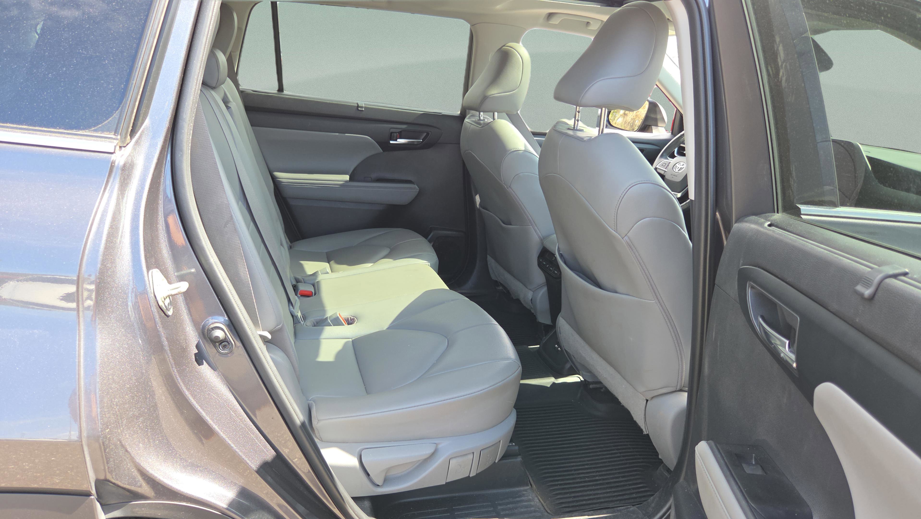 Used 2020 Toyota Highlander XLE image 16