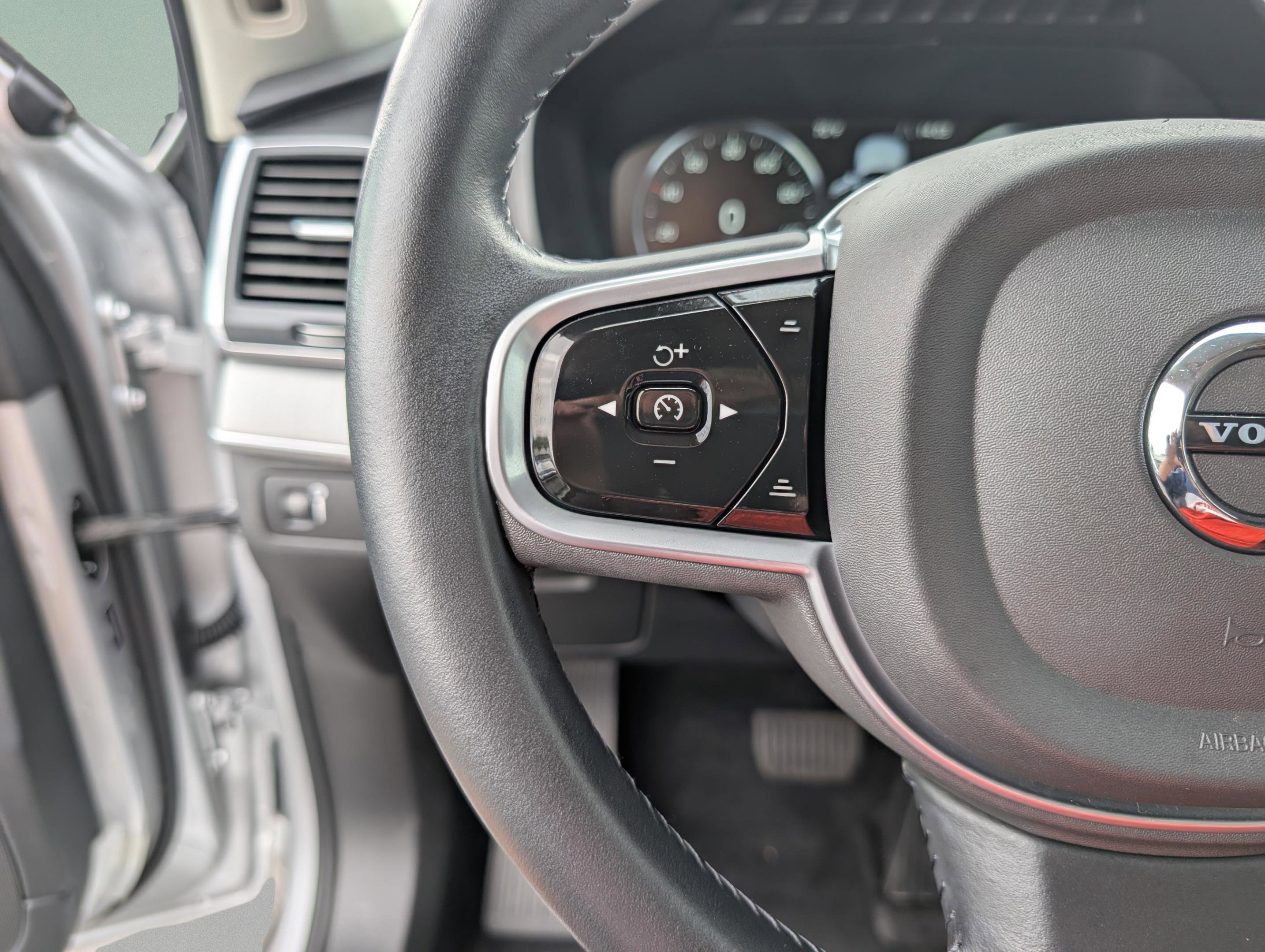 Used 2022 Volvo XC90 T5 Momentum image 38