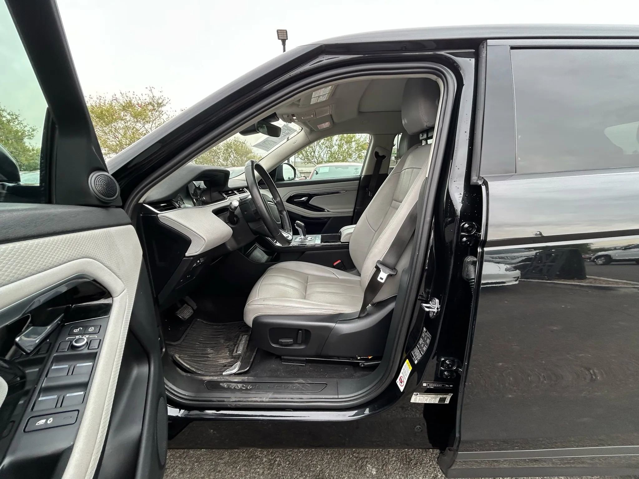 Used 2020 Land Rover Range Rover Evoque S image 9