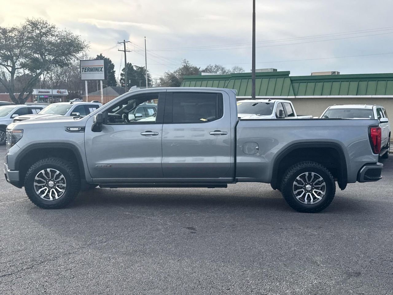 Used 2023 GMC Sierra 1500 AT4 w/ AT4 Premium Package AWD/4WD image 4
