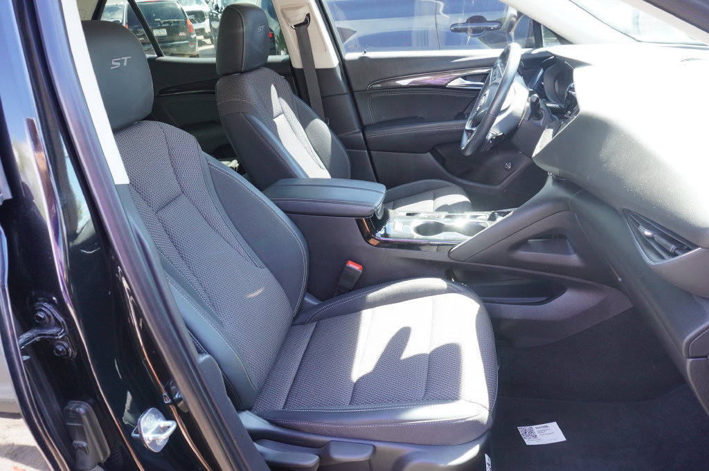 Used 2023 Buick Envision Preferred w/ Sport Touring Package AWD/4WD image 9
