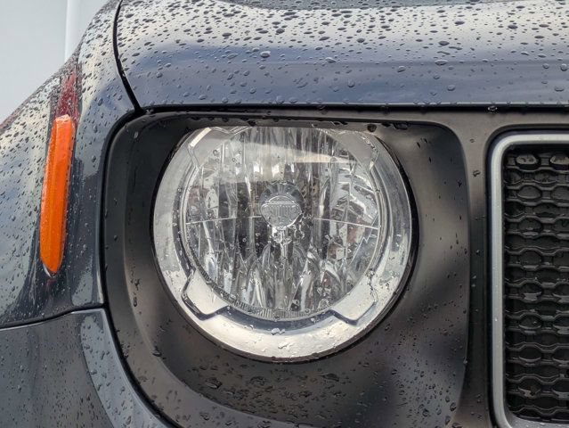 Certified 2023 Jeep Renegade Latitude w/ Sun/Sound Group AWD/4WD image 9