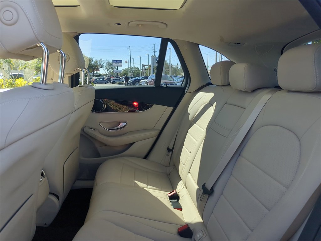Used 2022 Mercedes-Benz GLC 300 image 10