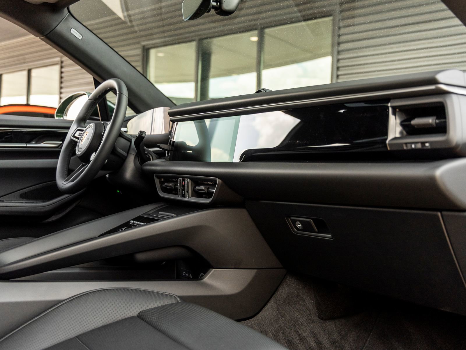 Certified 2025 Porsche Macan 4 Electric image 40