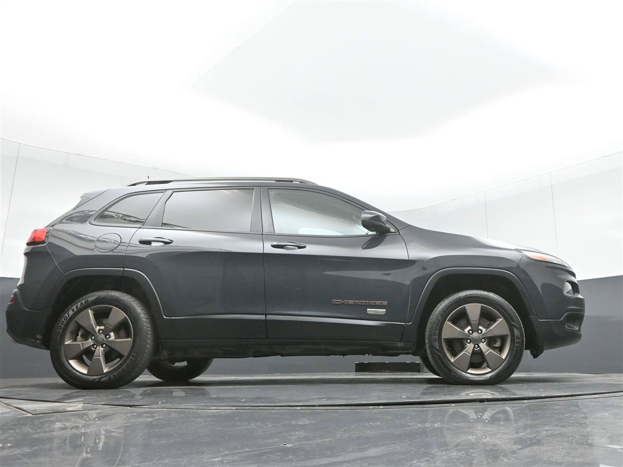 Used 2017 Jeep Cherokee 75th Anniversary AWD/4WD image 33