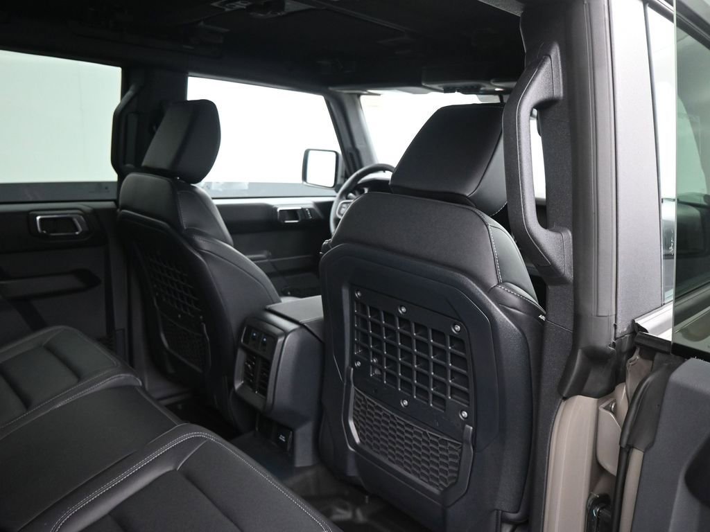 Used 2025 Ford Bronco Badlands image 16