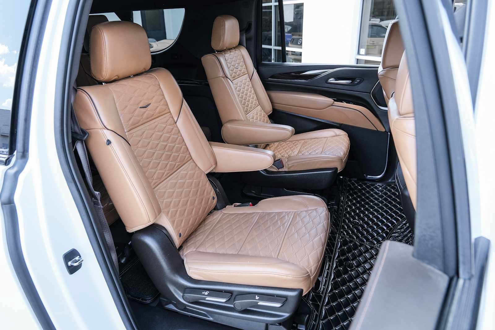 Used 2023 Cadillac Escalade ESV Sport w/ Touring Package AWD/4WD image 33