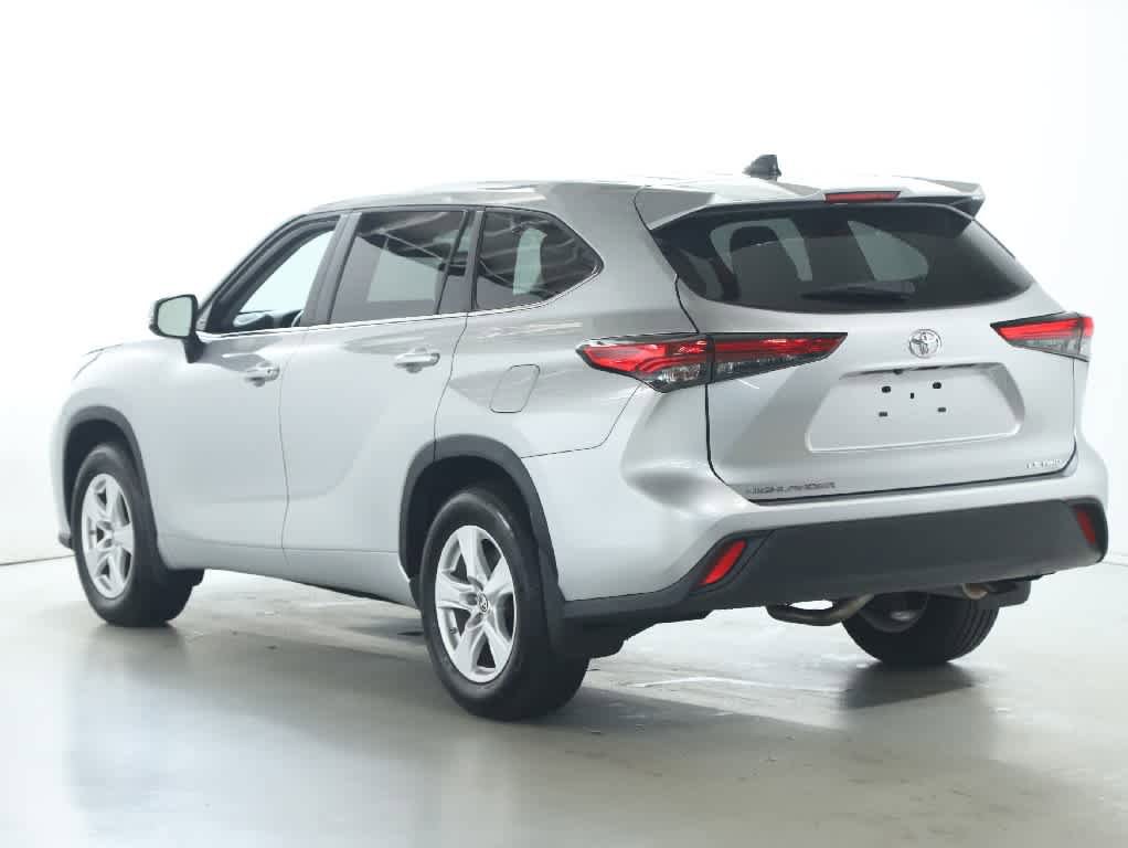 Used 2023 Toyota Highlander LE AWD/4WD image 42