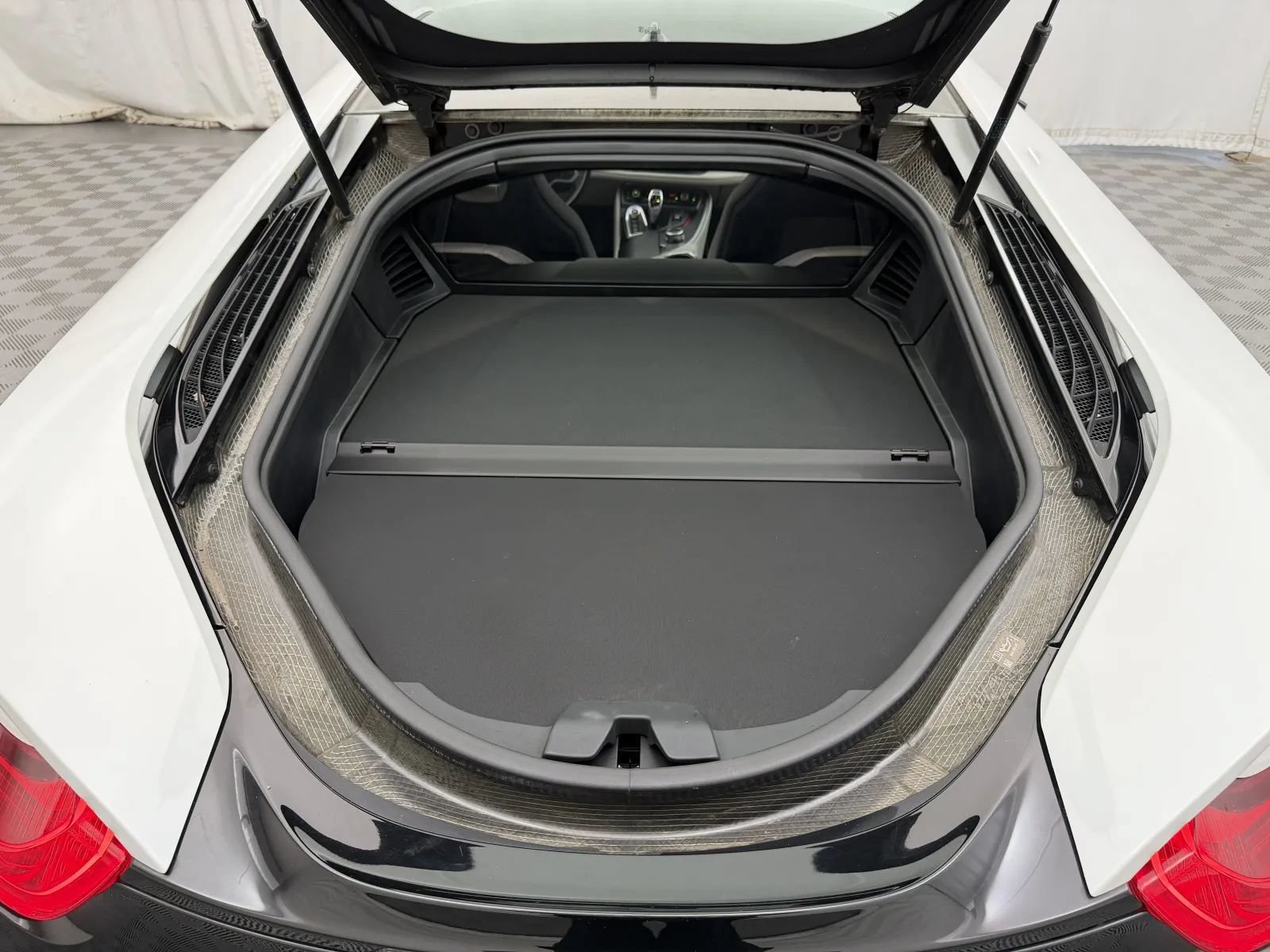 Used 2016 BMW i8 AWD/4WD image 29