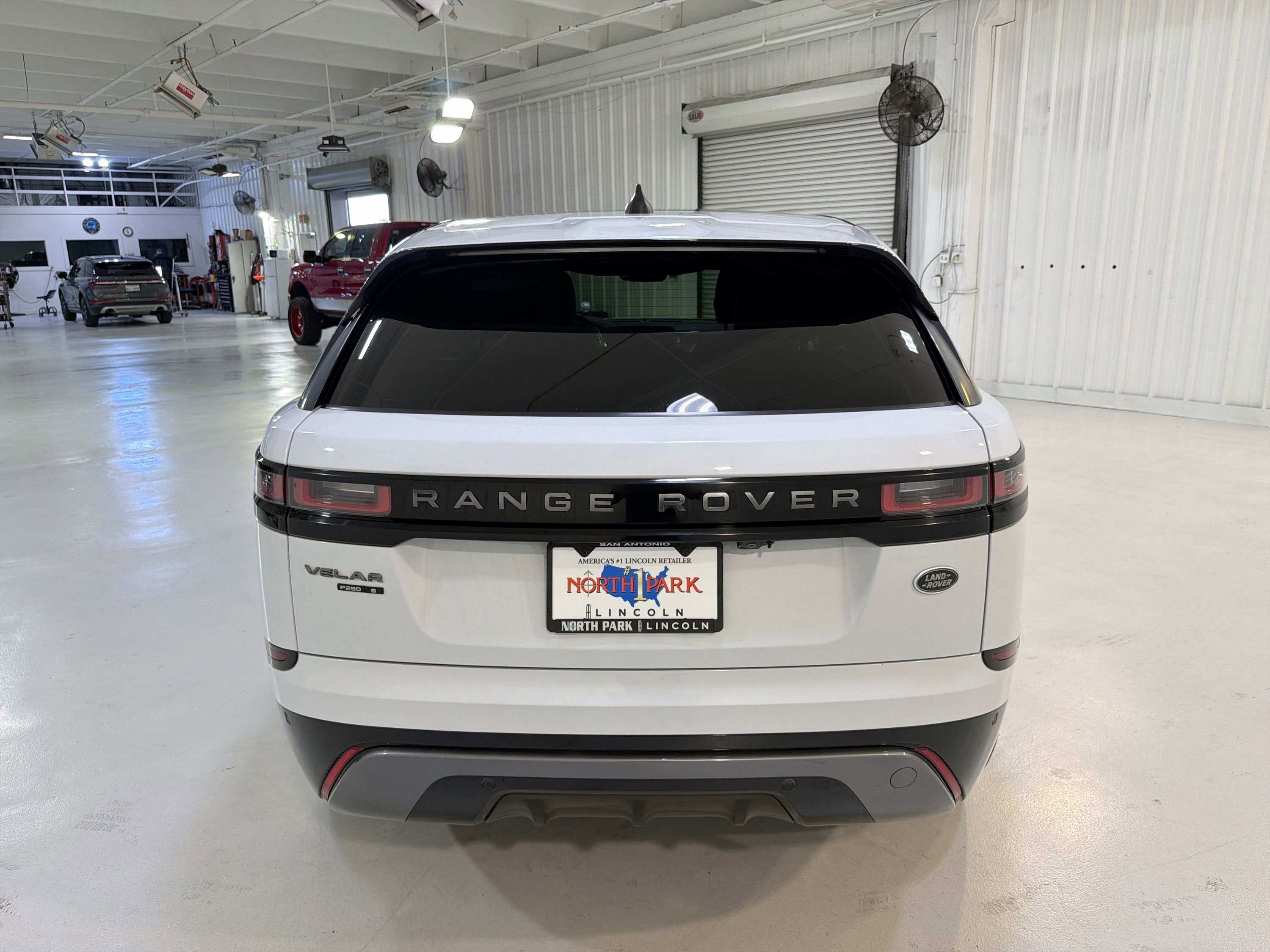 Used 2020 Land Rover Range Rover Velar R-Dynamic S AWD/4WD image 27