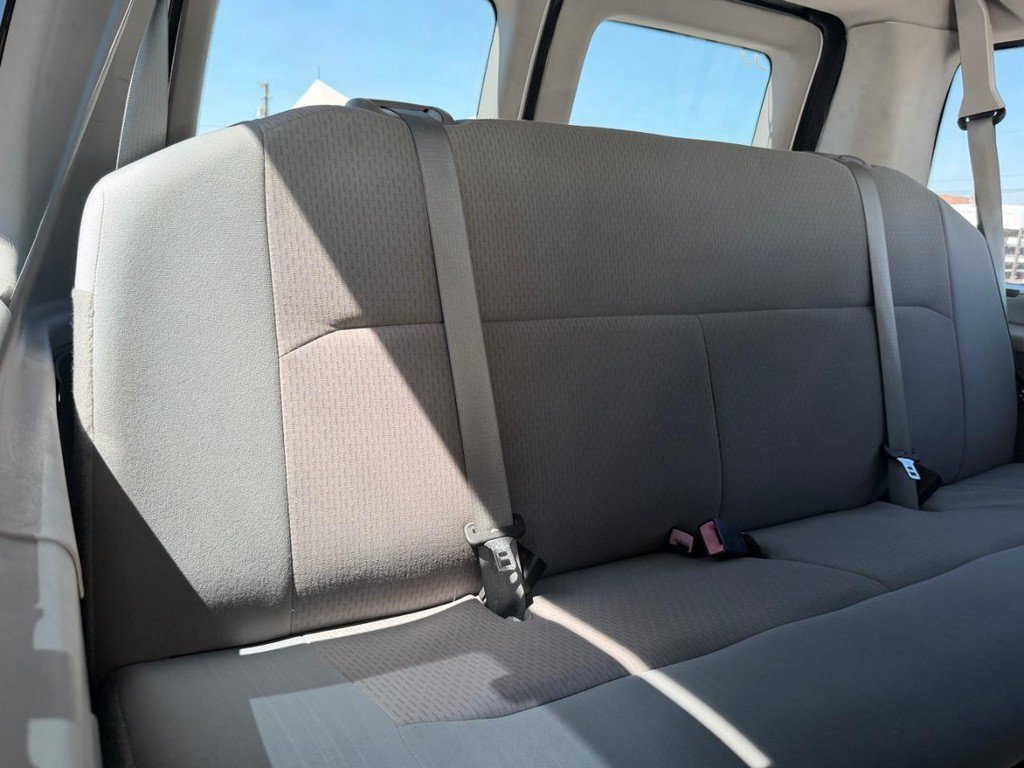 Used 2009 Ford E-350 and Econoline 350 Super Duty Wagon RWD image 36