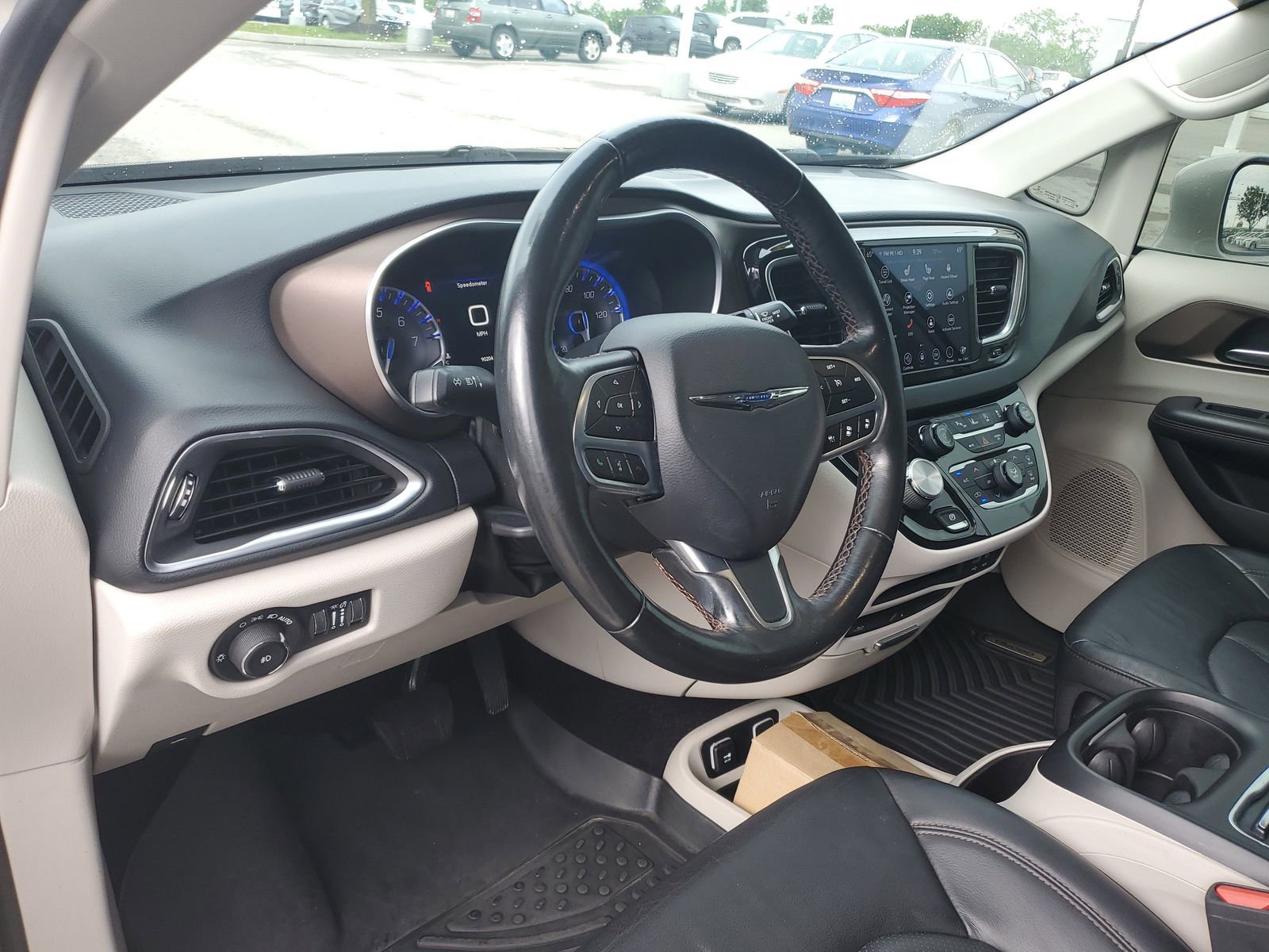 Used 2019 Chrysler Pacifica Touring-L Plus w/ Advanced Safetytec Group FWD image 19