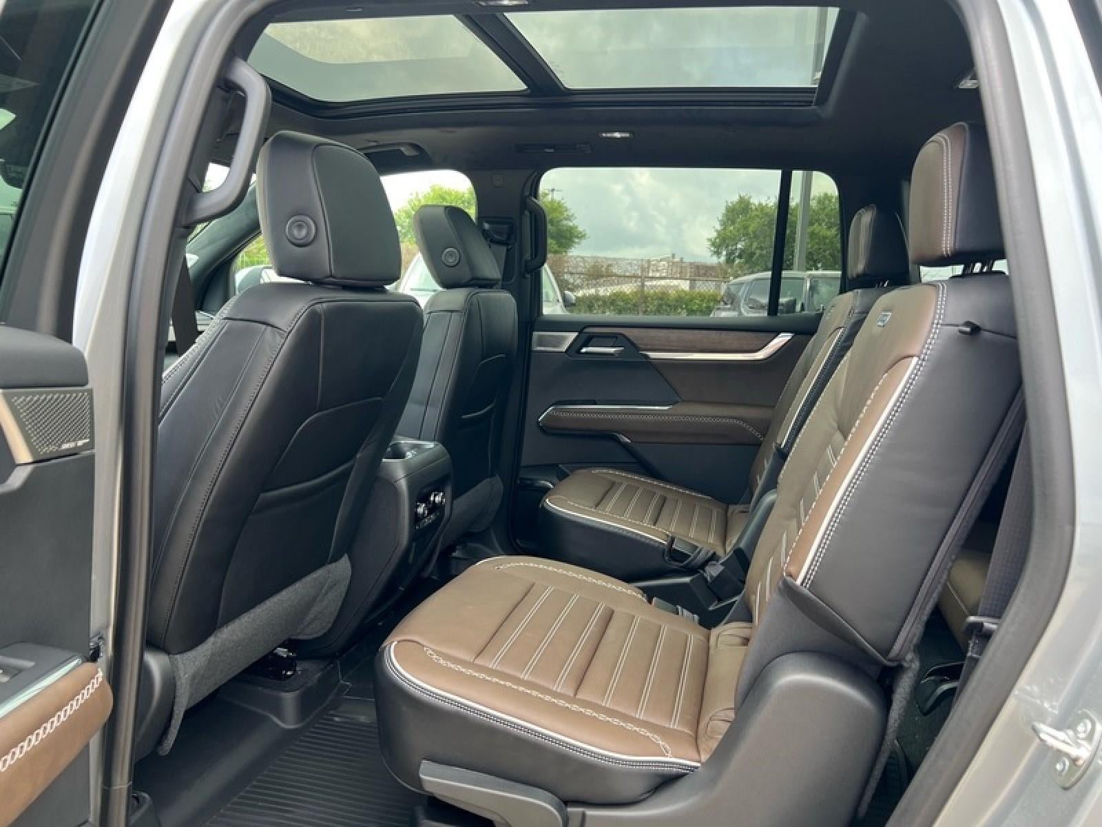New 2026 GMC Acadia Denali Ultimate w/ LPO, Floor Liner Package FWD image 30