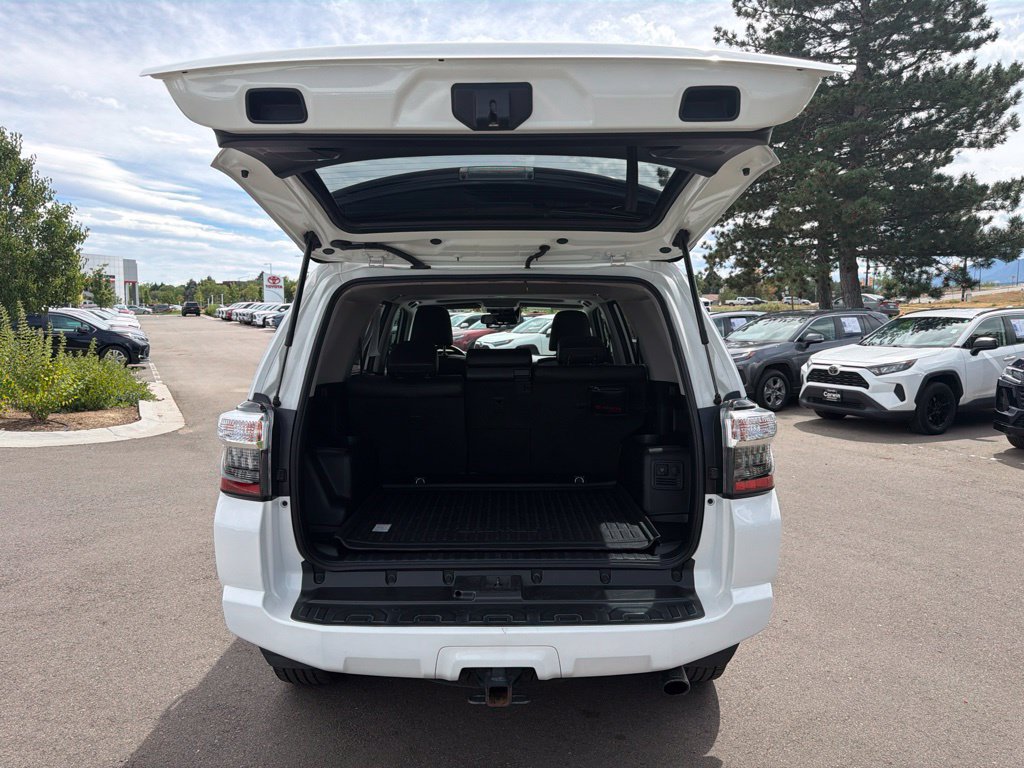 Used 2021 Toyota 4Runner Venture w/ Moonroof Package AWD/4WD image 16