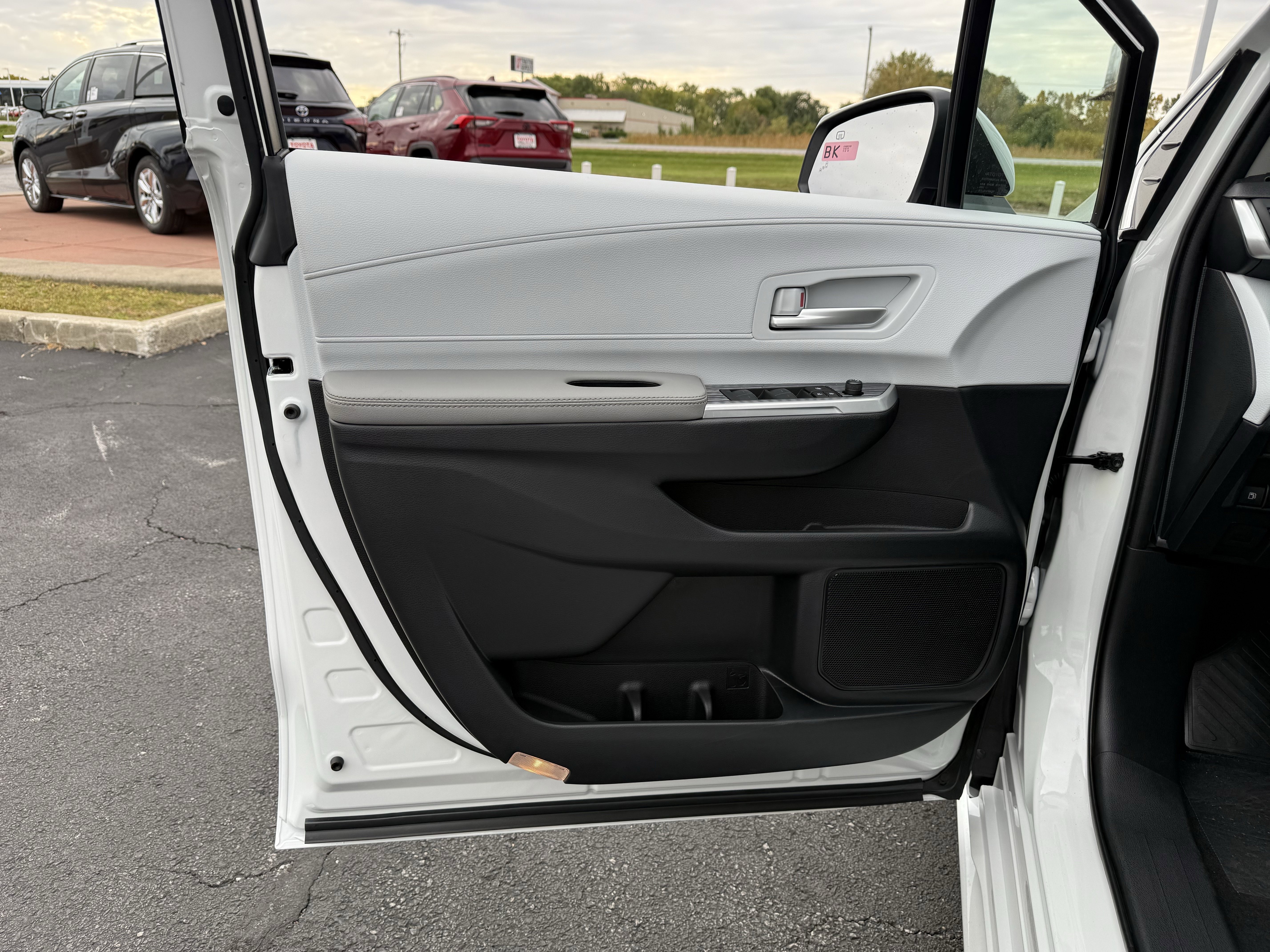 New 2025 Toyota Sienna XLE w/ XLE Plus Package image 14