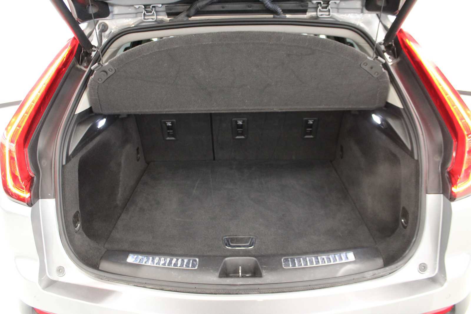 Used 2023 Cadillac XT4 Premium Luxury AWD/4WD image 12