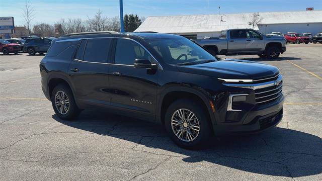 Used 2025 Chevrolet Traverse LT w/ Driver Confidence Package image 2