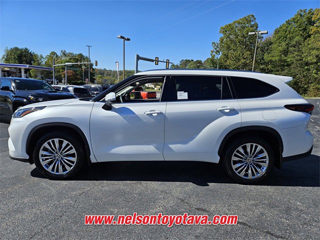 New 2026 Toyota Highlander Platinum image 4