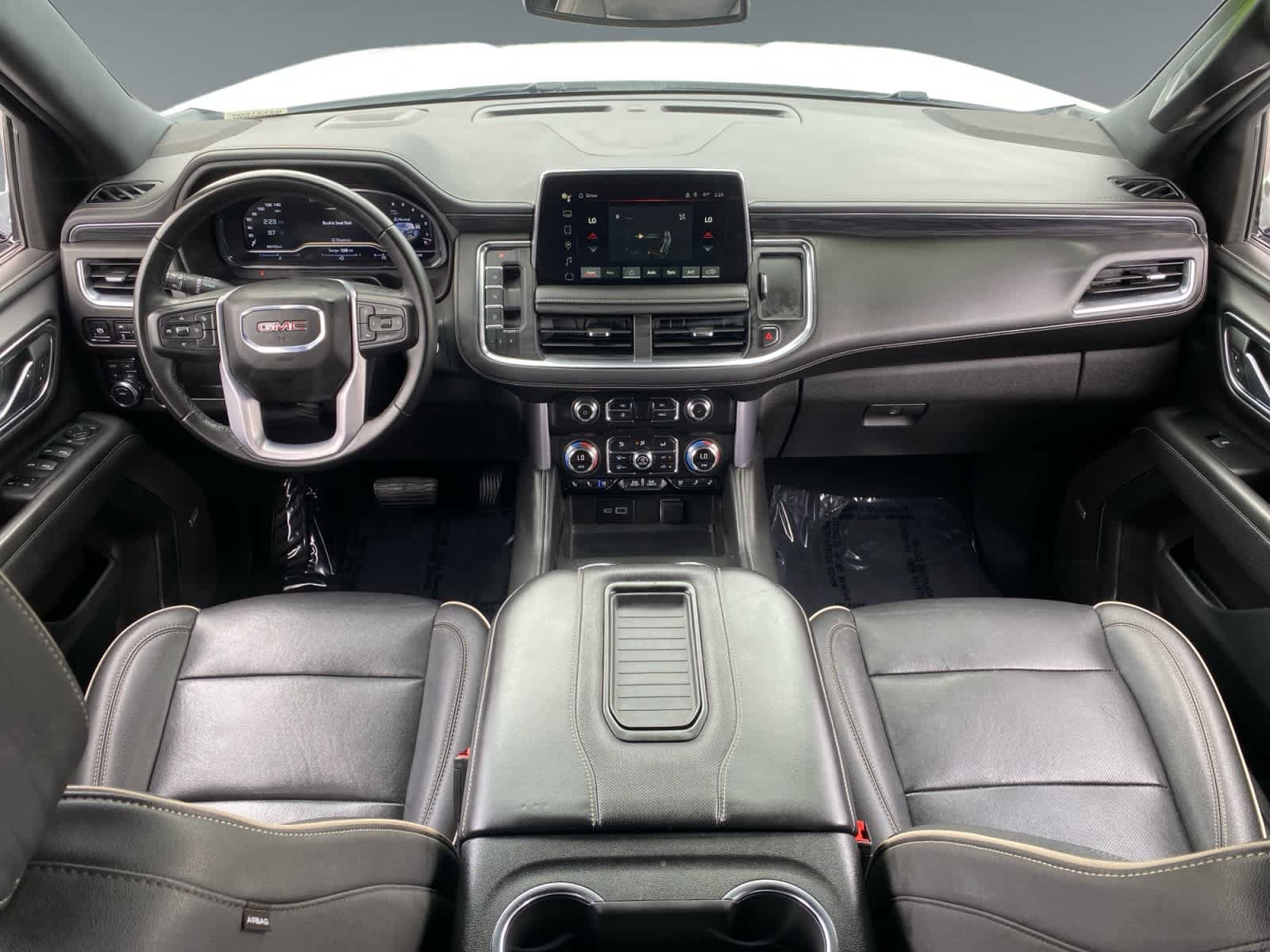 Used 2024 GMC Yukon XL SLT AWD/4WD image 10