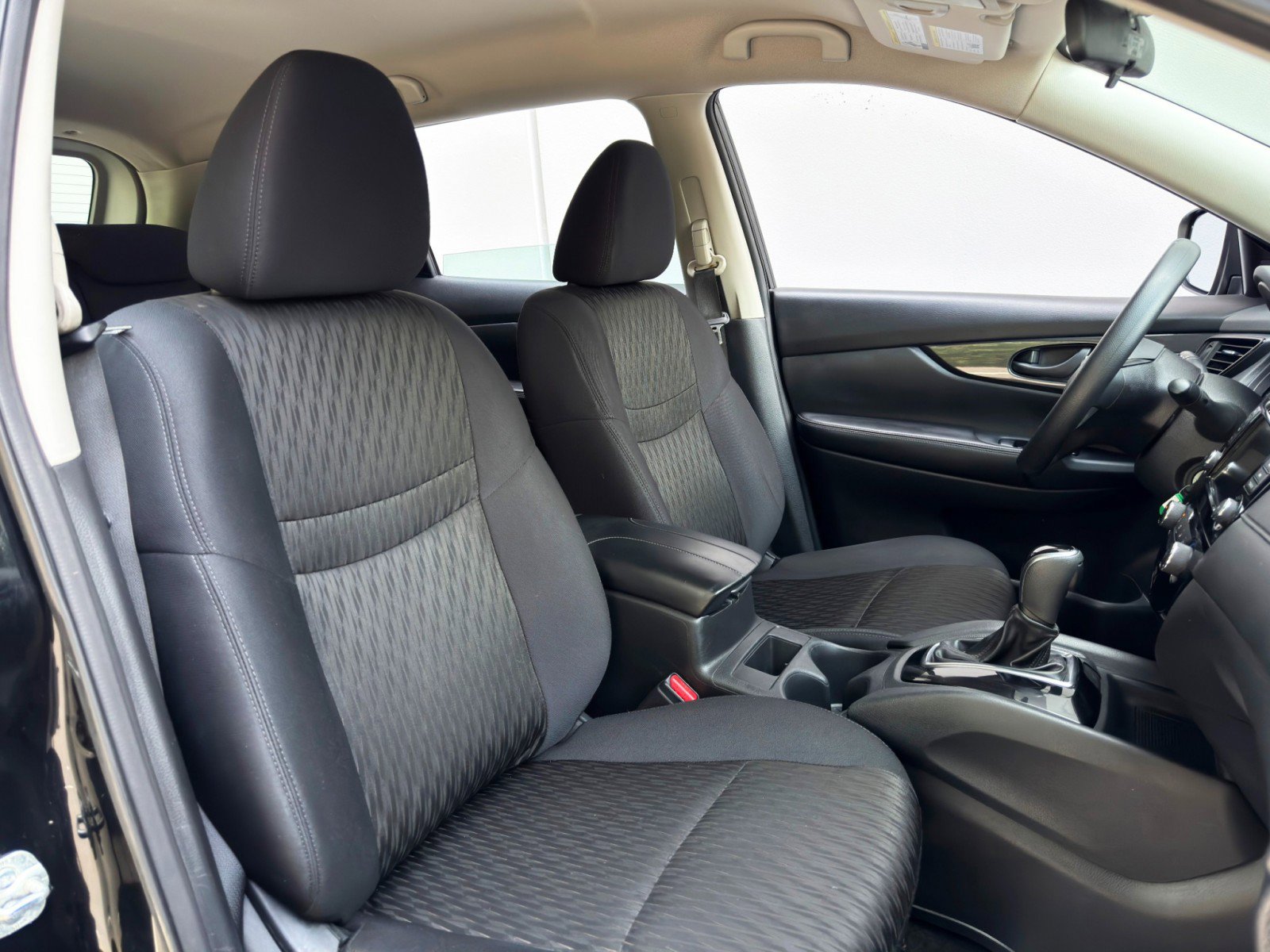 Used 2019 Nissan Rogue S FWD image 31