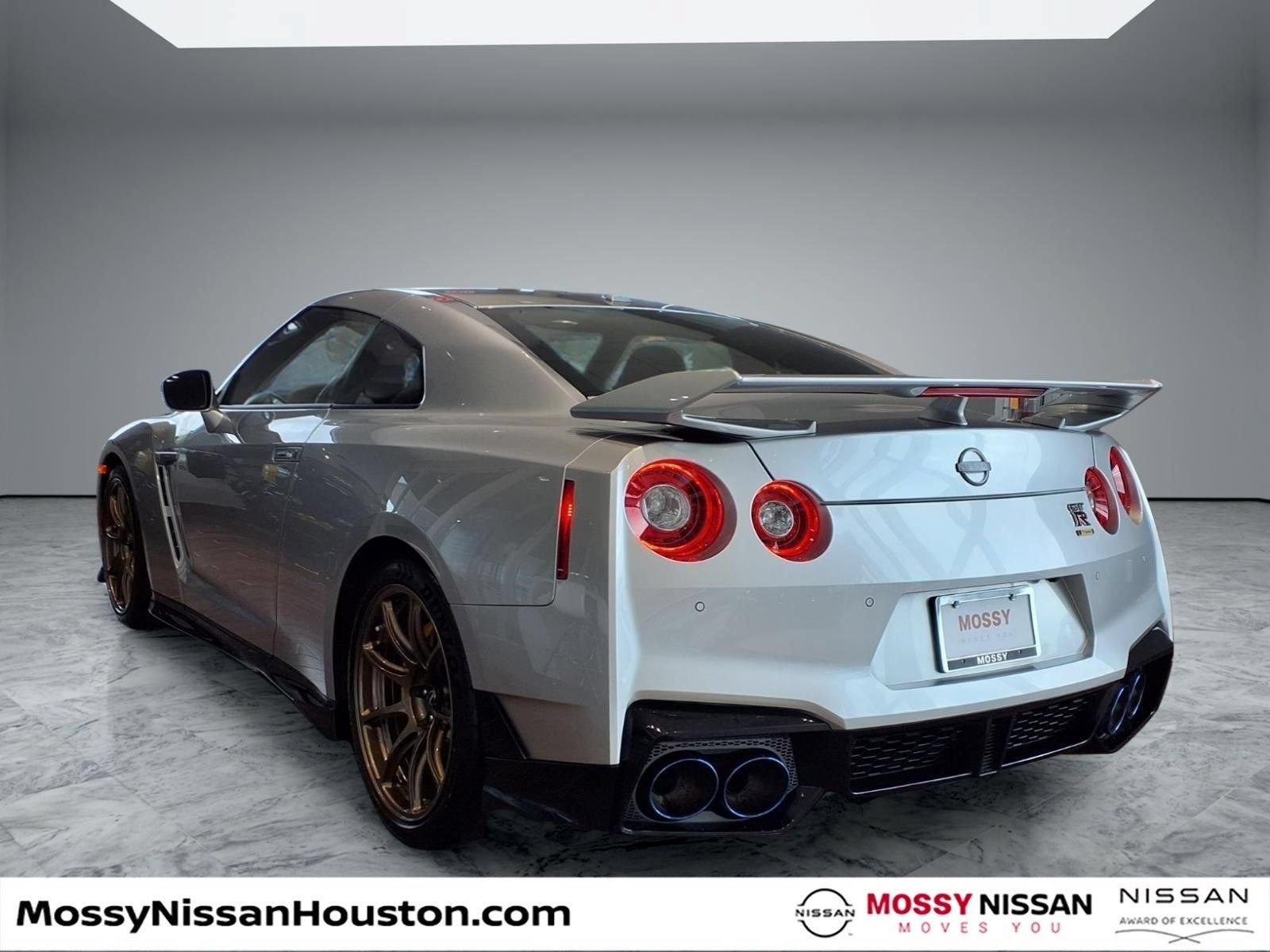Used 2024 Nissan GT-R w/ Floor Mat Package AWD/4WD image 2