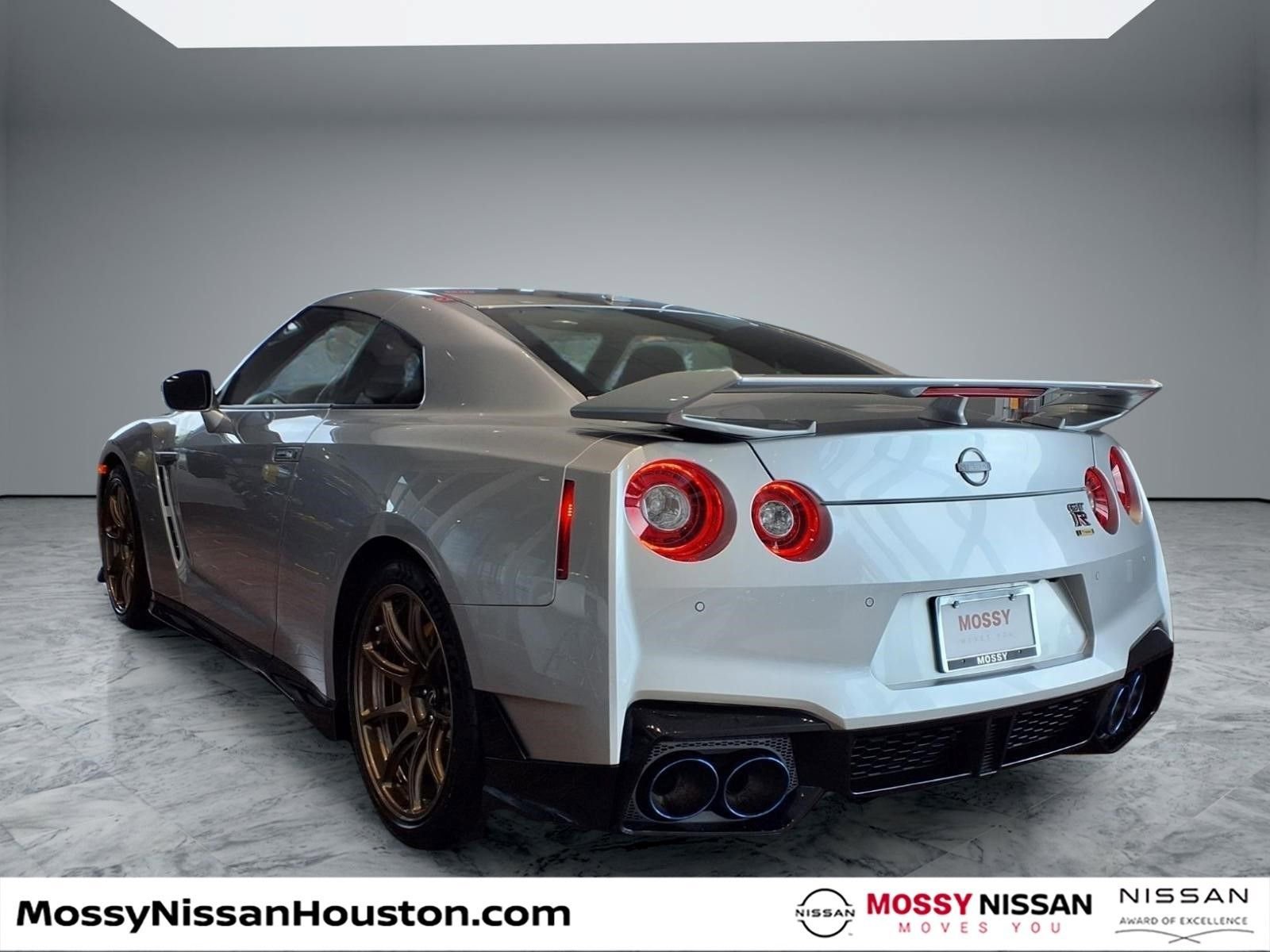 Used 2024 Nissan GT-R w/ Floor Mat Package image 2