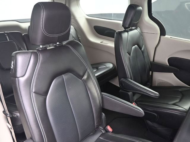 Used 2023 Chrysler Pacifica Touring-L image 30