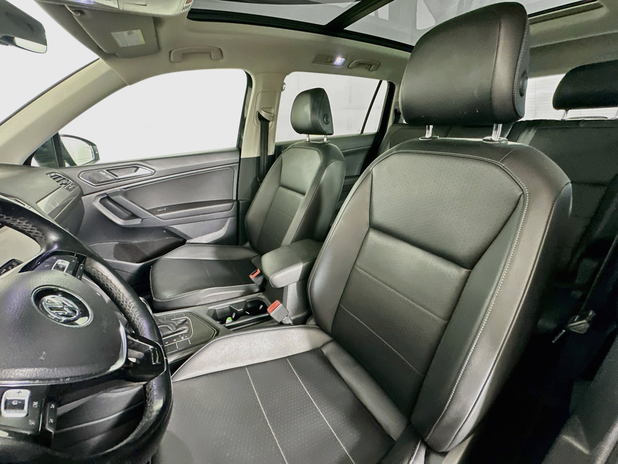 Used 2018 Volkswagen Tiguan SEL FWD image 13