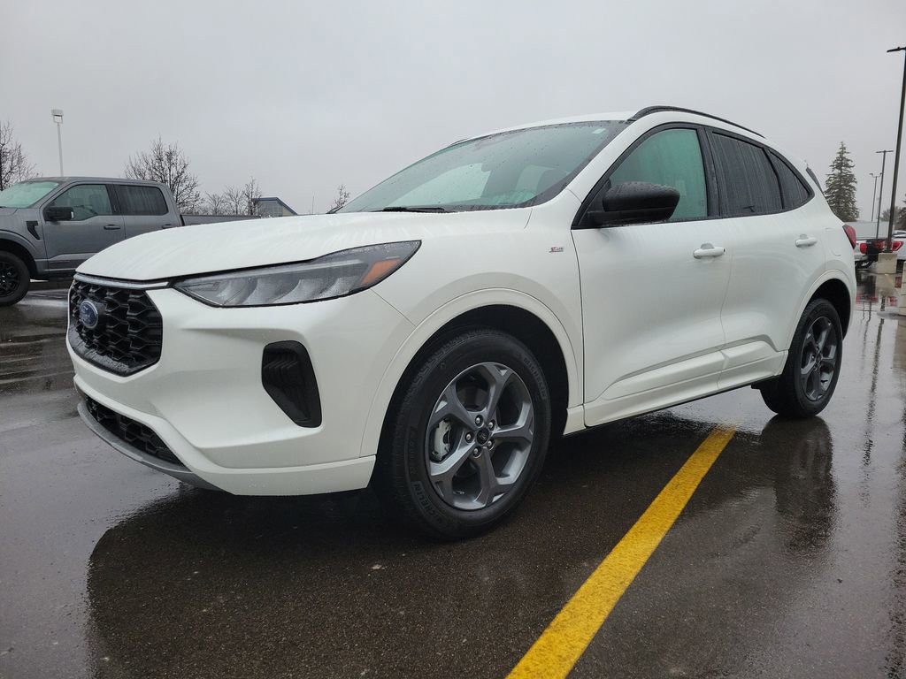 Used 2023 Ford Escape ST-Line w/ Tech Pack #1 AWD/4WD image 2
