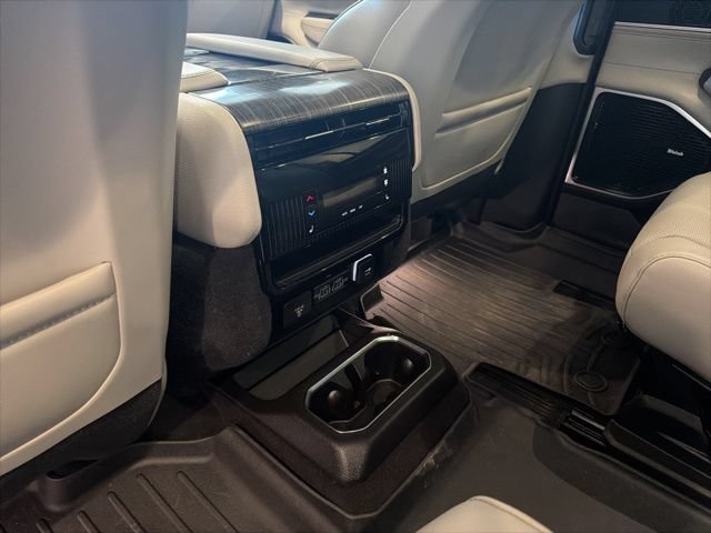 Used 2023 Jeep Wagoneer Series III w/ Premium Group I AWD/4WD image 17