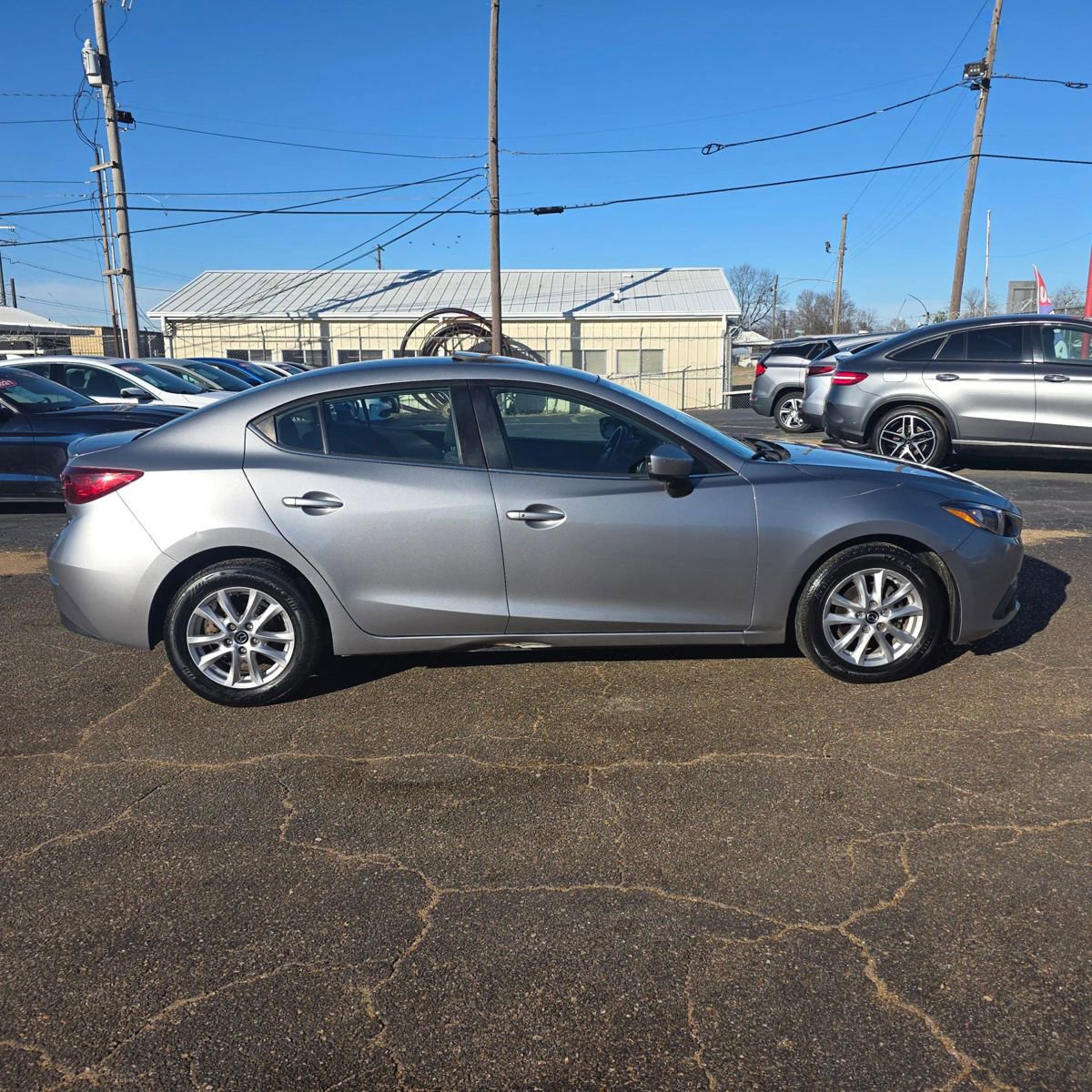 Used 2016 MAZDA MAZDA3 i Touring image 2