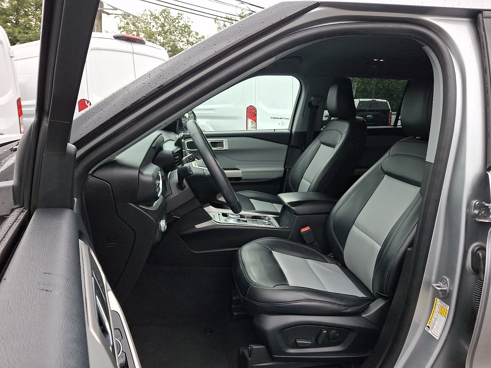 Used 2022 Ford Explorer XLT w/ Equipment Group 202A AWD/4WD image 14