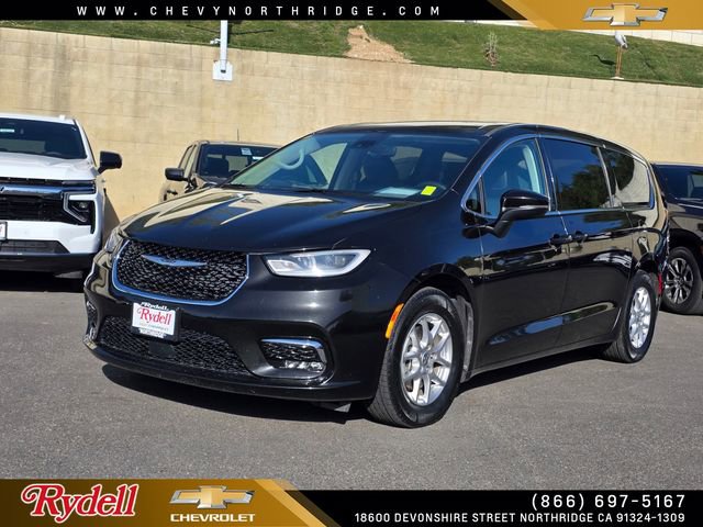Used 2023 Chrysler Pacifica Touring-L image 1