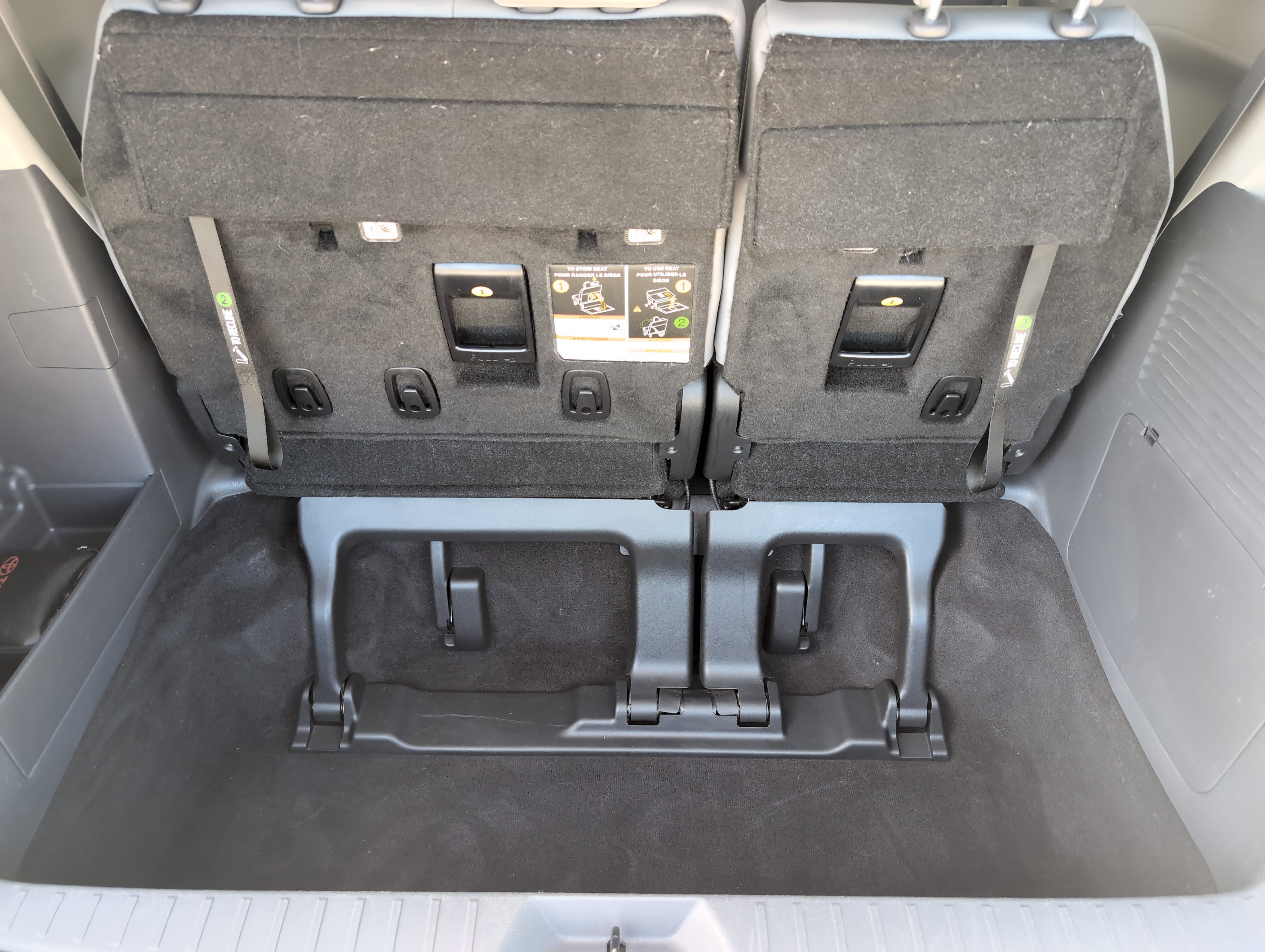 Certified 2023 Toyota Sienna XLE FWD image 32