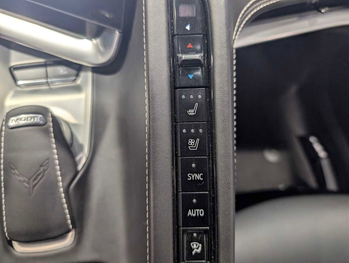 Used 2024 Chevrolet Corvette Stingray Premium Cpe w/ Z51 Performance Package RWD image 20