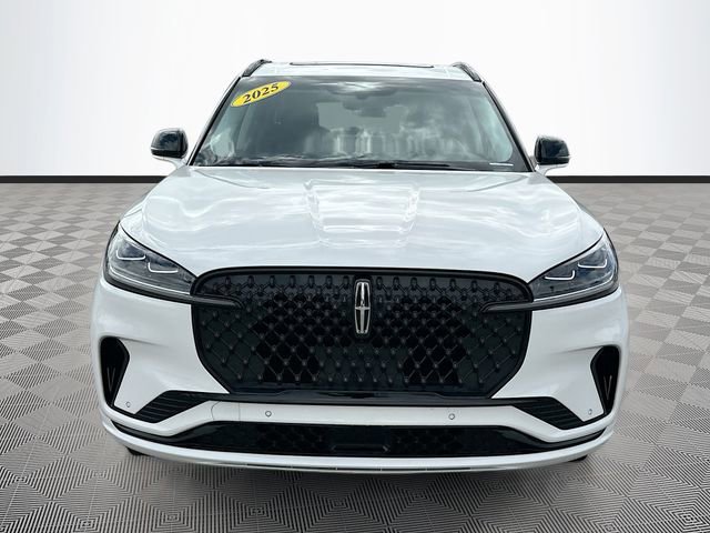 Used 2025 Lincoln Aviator Reserve w/ Luxury Package RWD image 2