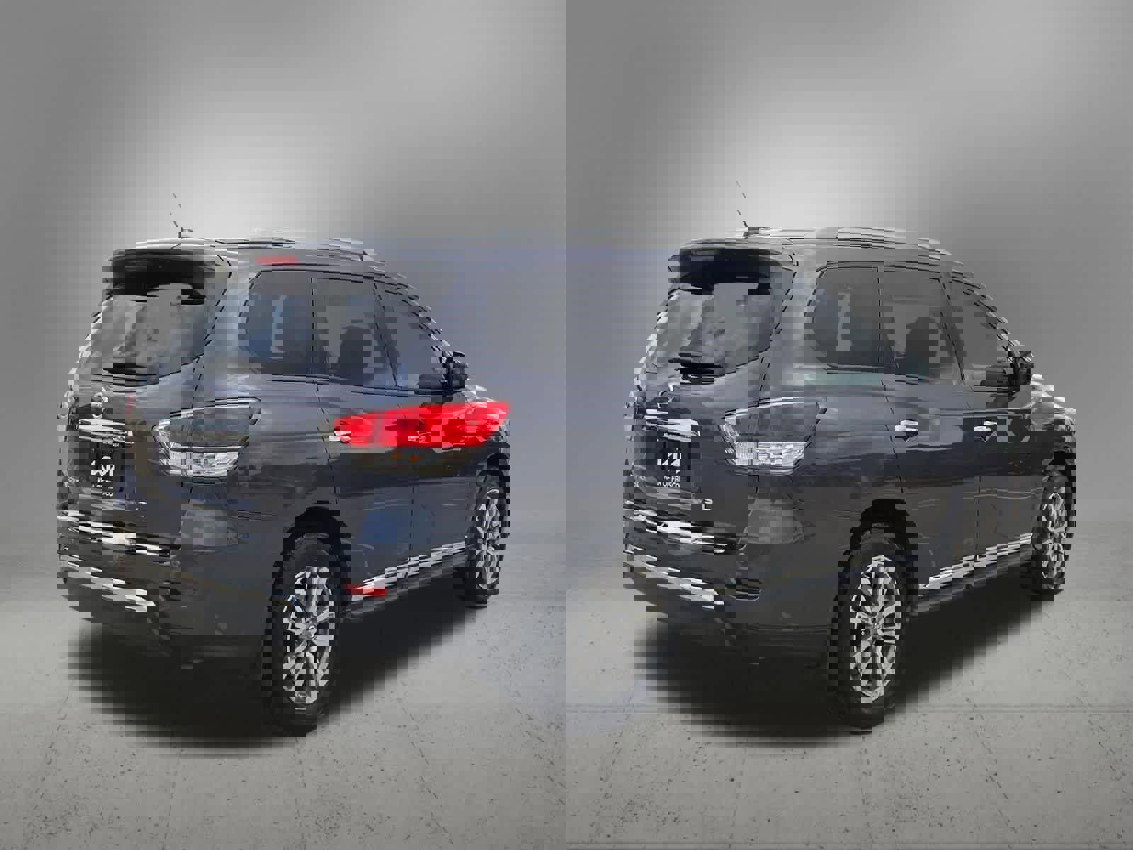 Used 2014 Nissan Pathfinder SL w/ Cargo Package FWD image 6