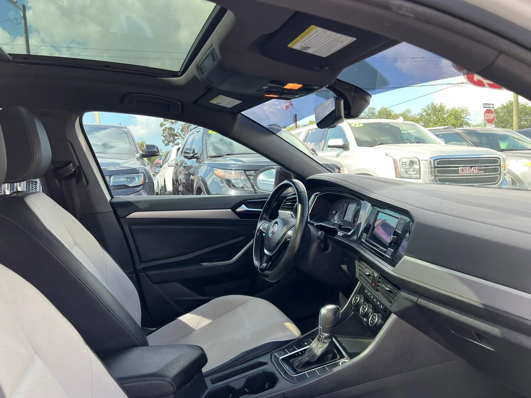 Used 2019 Volkswagen Jetta R-Line FWD image 18