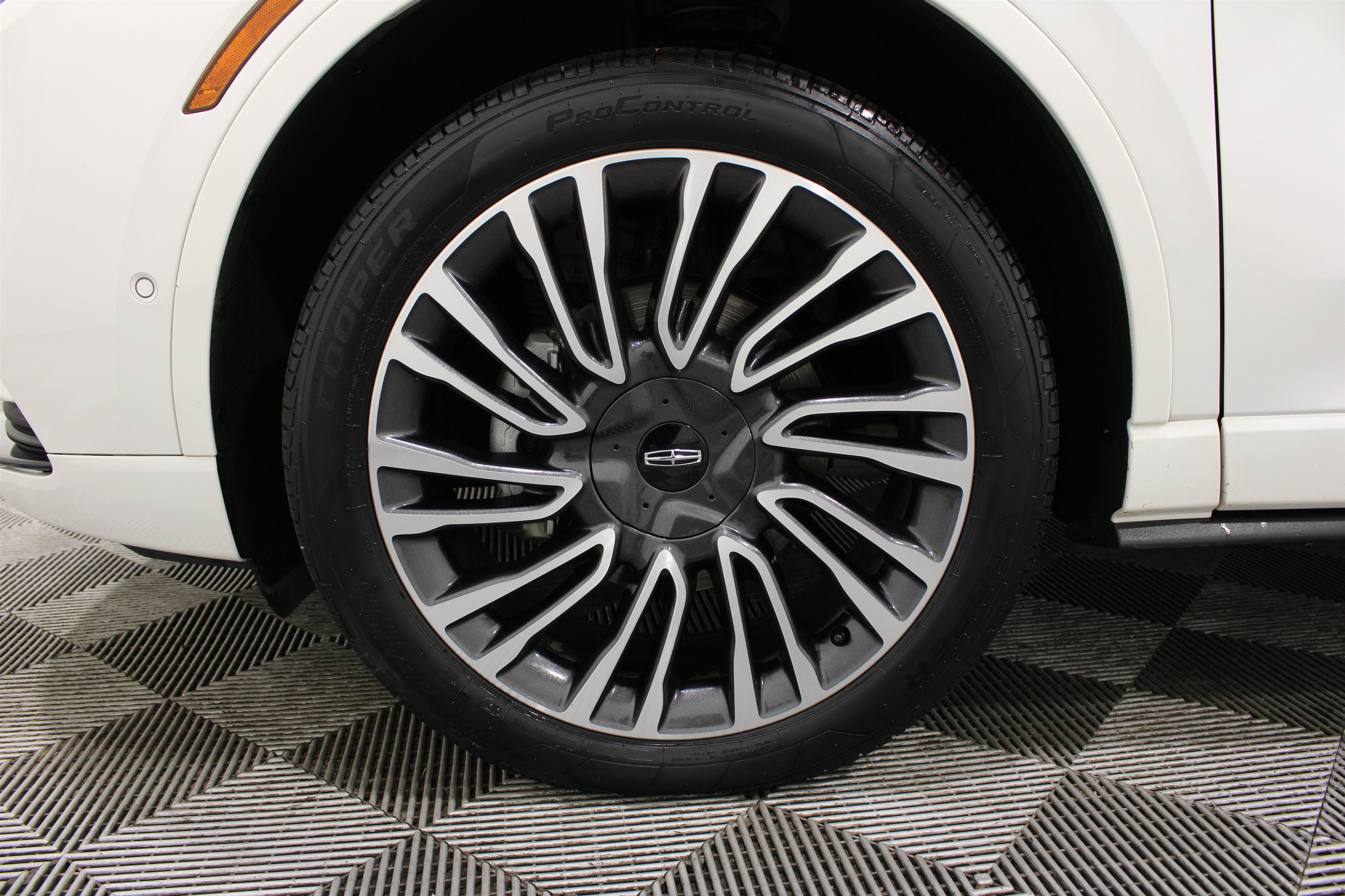 Certified 2022 Lincoln Corsair AWD w/ Premium Package image 36