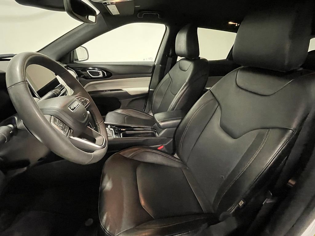 Used 2023 Jeep Compass Limited image 3