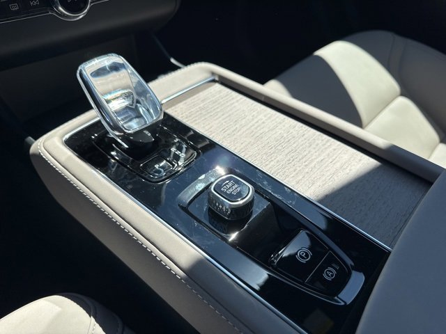 New 2026 Volvo XC90 B6 Plus w/ Protection Package Premier image 18