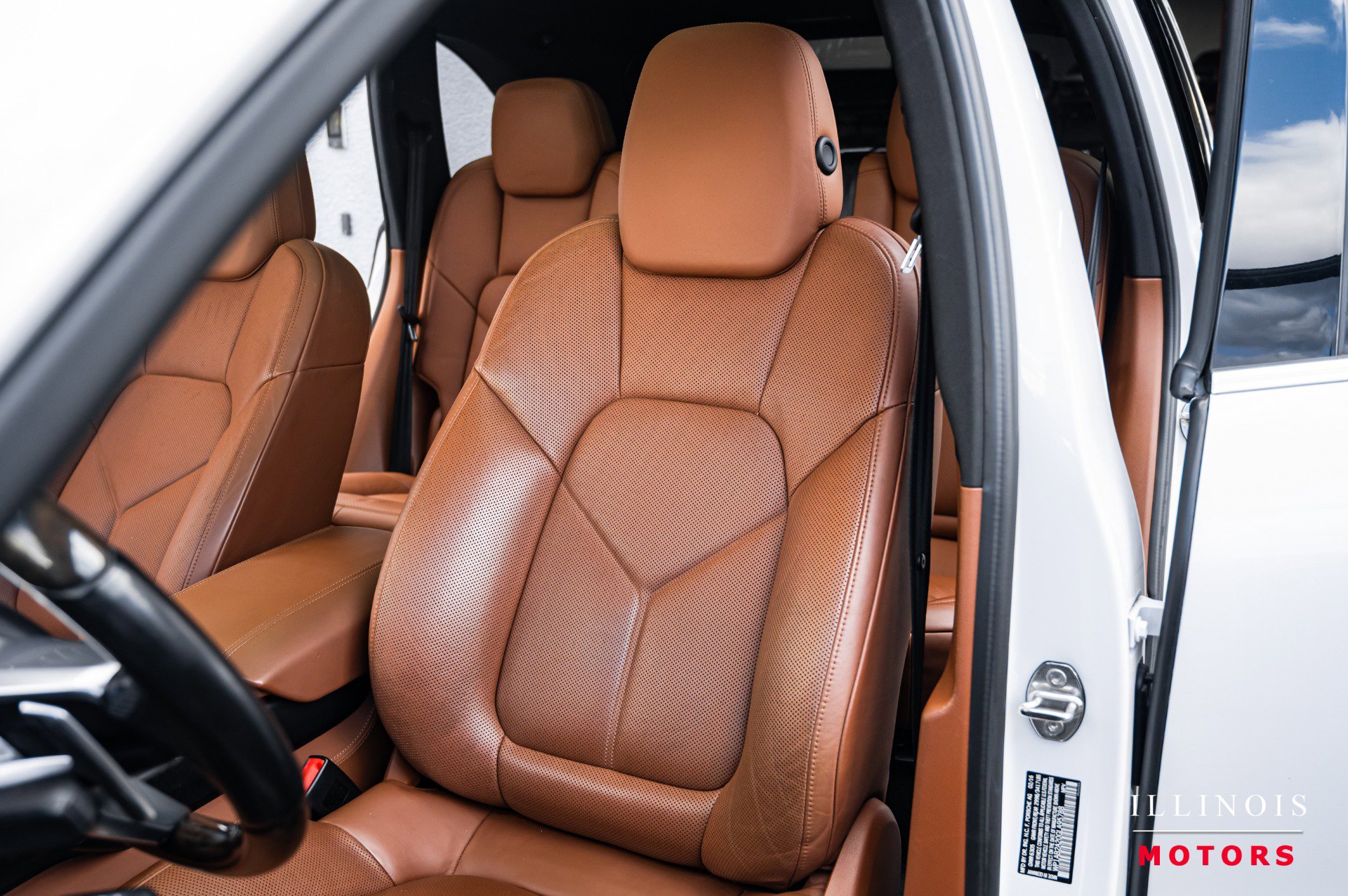 Used 2016 Porsche Cayenne S image 19
