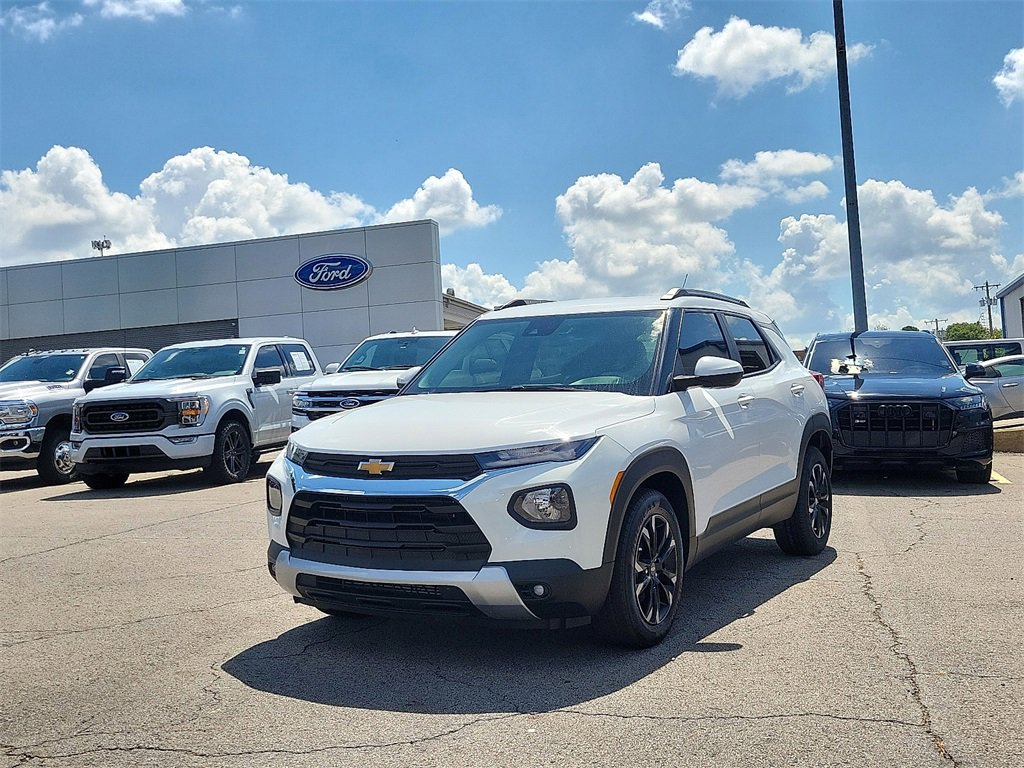 Used 2023 Chevrolet TrailBlazer LT w/ Convenience Package image 2