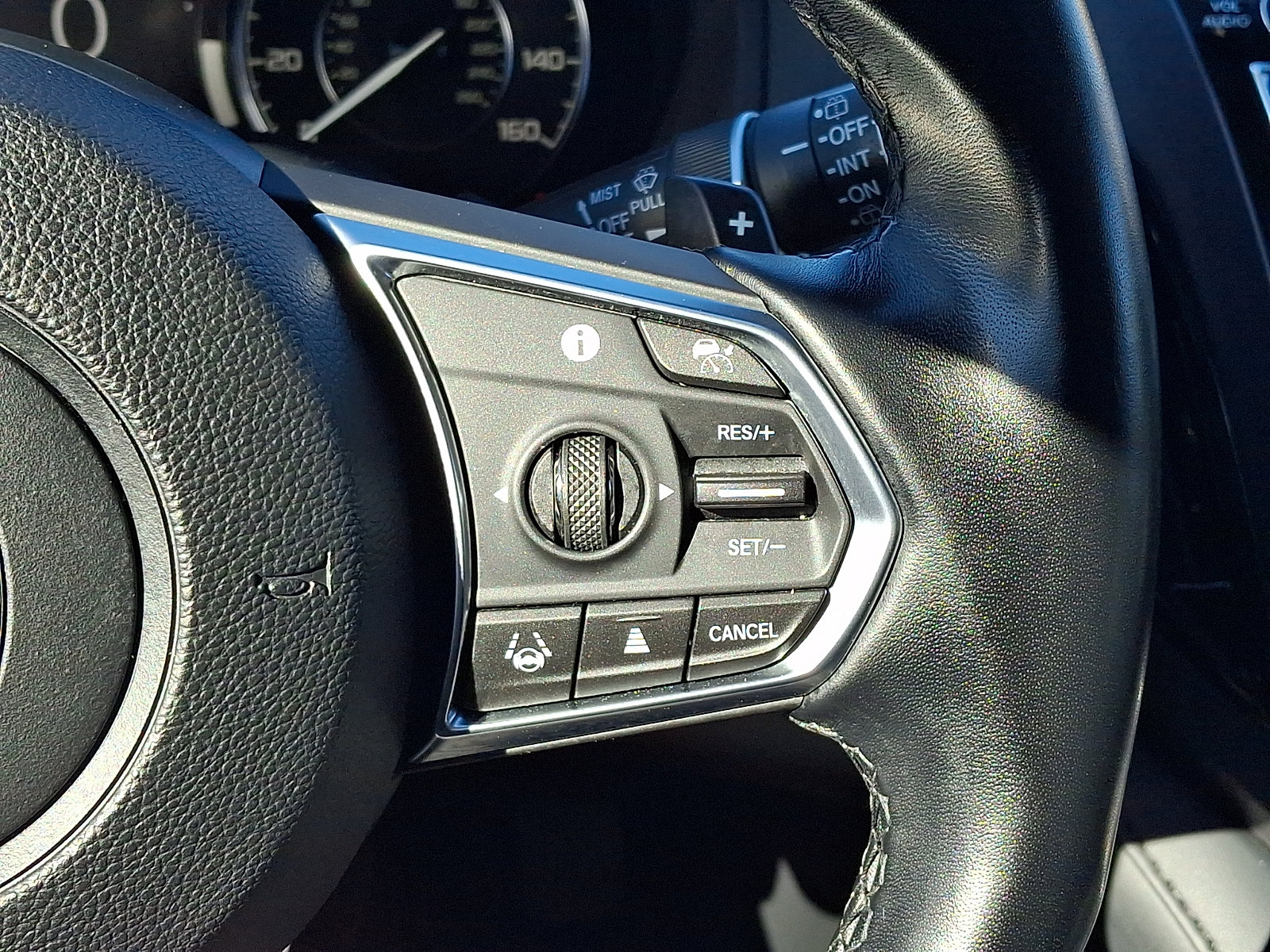 Used 2024 Acura RDX SH-AWD image 21