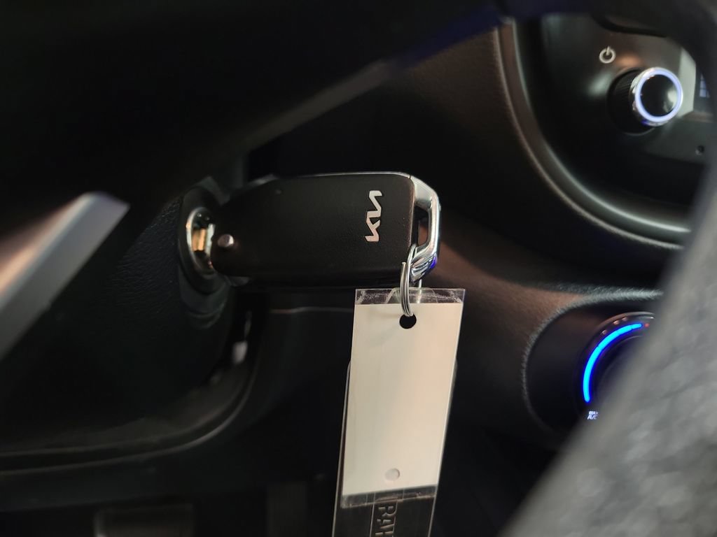 Used 2025 Kia Soul LX w/ LX Technology Package FWD image 18