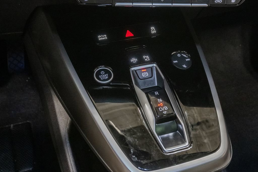 Used 2024 Audi Q4 e-tron Prestige AWD/4WD image 23