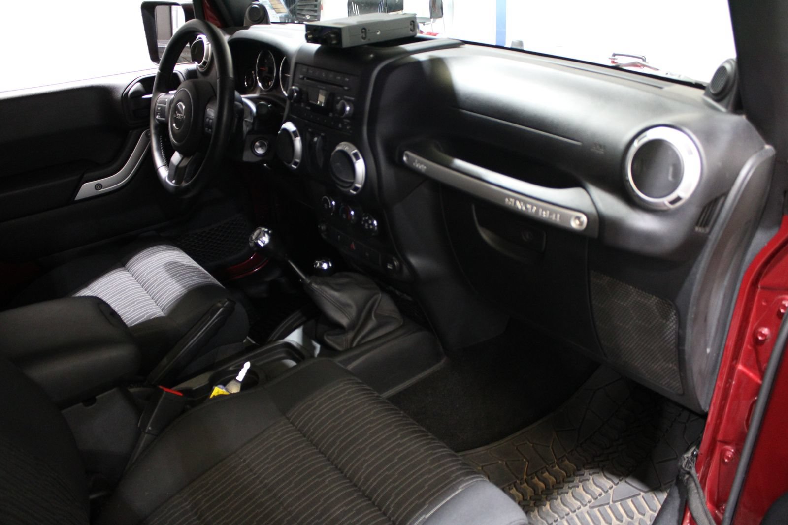 Used 2011 Jeep Wrangler Rubicon w/ Dual Top Group AWD/4WD image 18